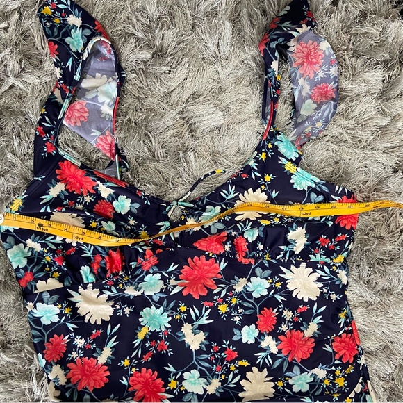 Old navy women blue floral one piece, lined bathing suit. Size 3X Plus. Used. - Picture 9 of 13
